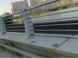 管鋼強不銹鋼管助力海邊護欄建設(shè)：品質(zhì)與耐用性的完美呈現(xiàn)